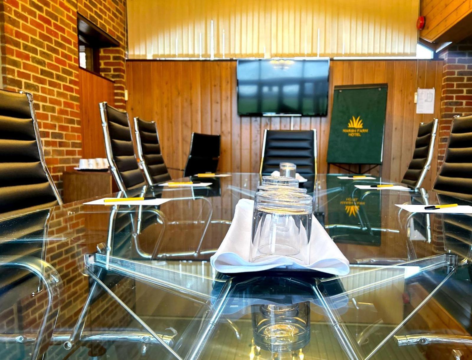 Marsh Farm Hotel Swindon Kültér fotó