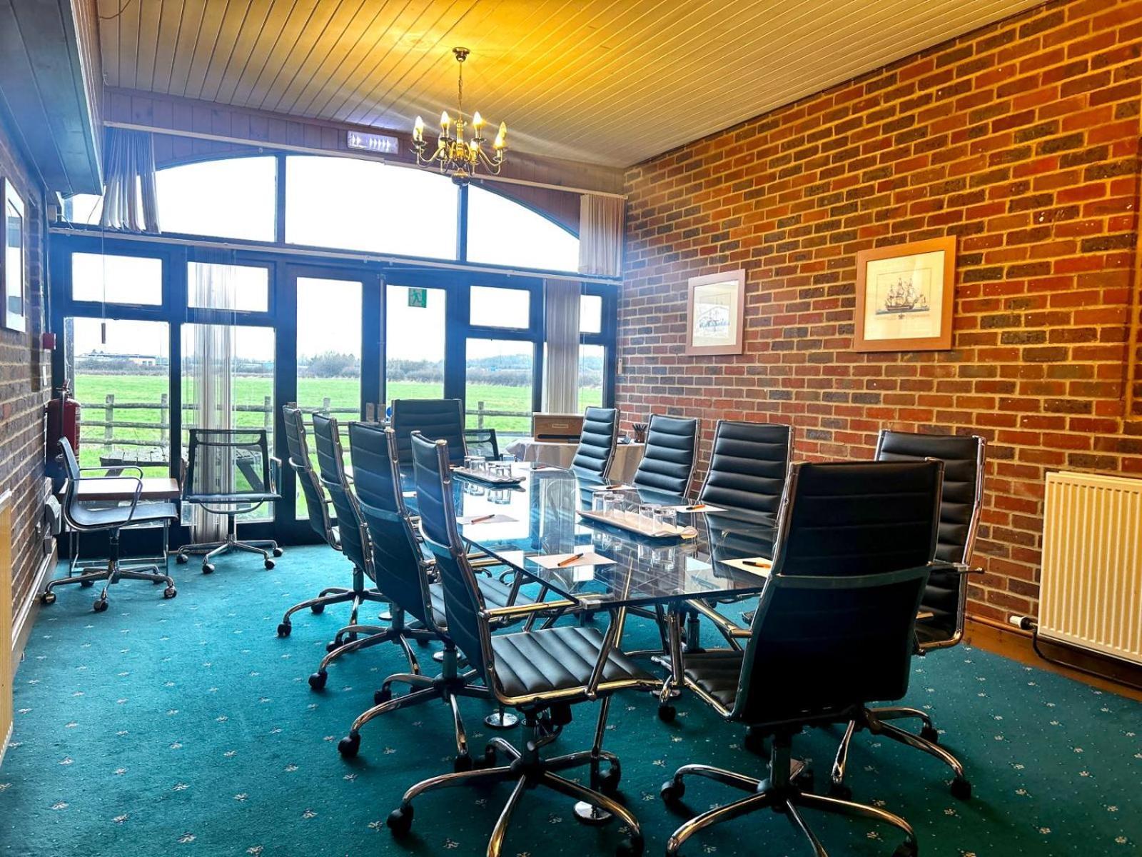 Marsh Farm Hotel Swindon Kültér fotó